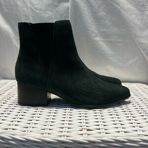 Urban Outfitters UO Chelsea boots